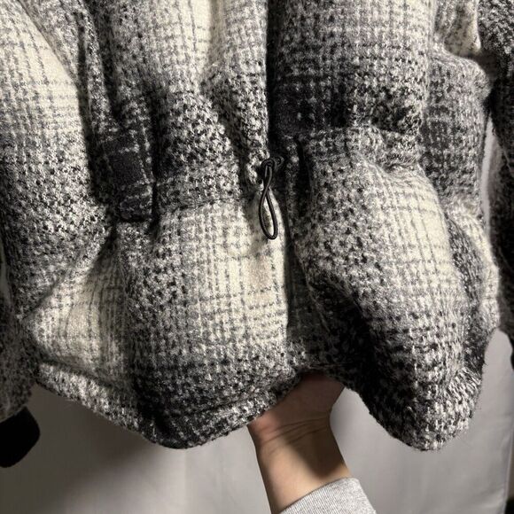 LEVIS Wool Blend Puffer Jacket Buffalo Plaid White Black NEW XS $148 Sold Out - Picture 8 of 10